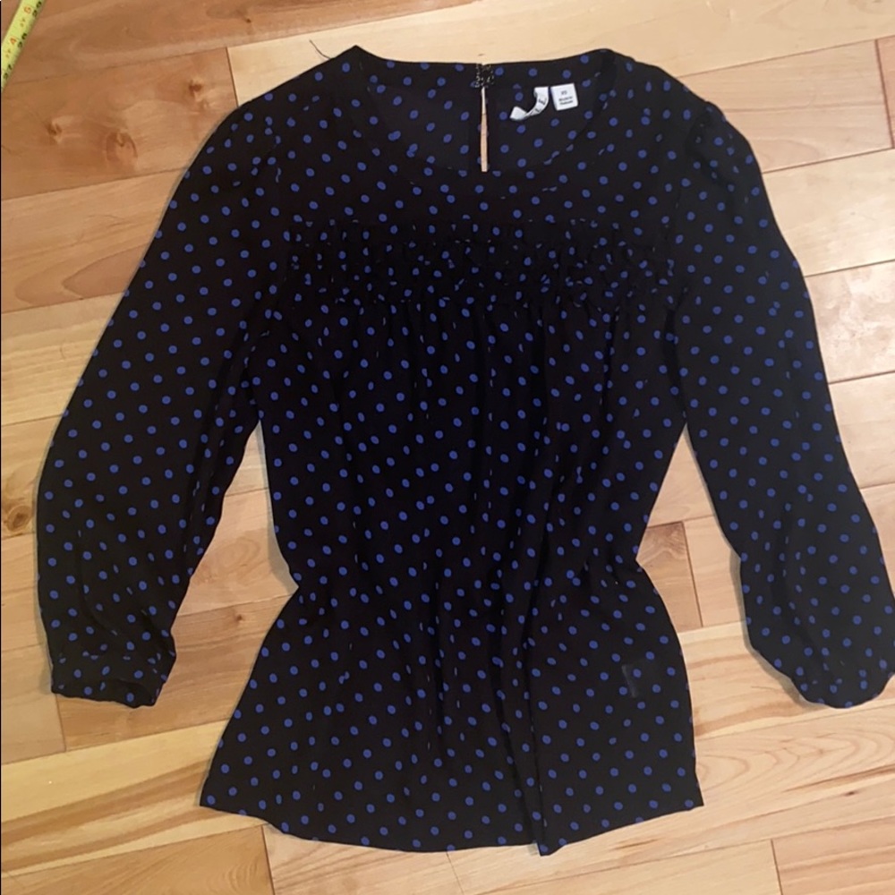 Polka dot blouse with 3/4 length sleeve & ruffle